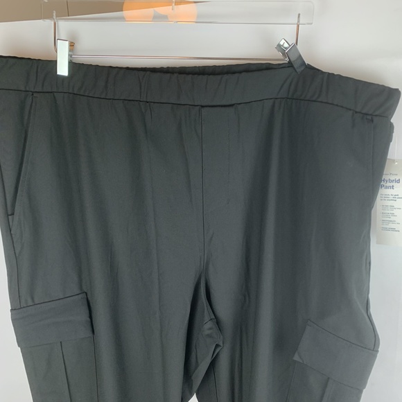 old navy Slim Go-Dry Cool Hybrid Jogger Cargo Pants for Men $45 - Picture 4 of 11
